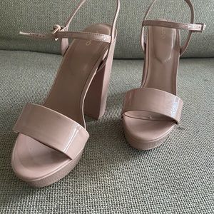 Nude platform sandal sz 9